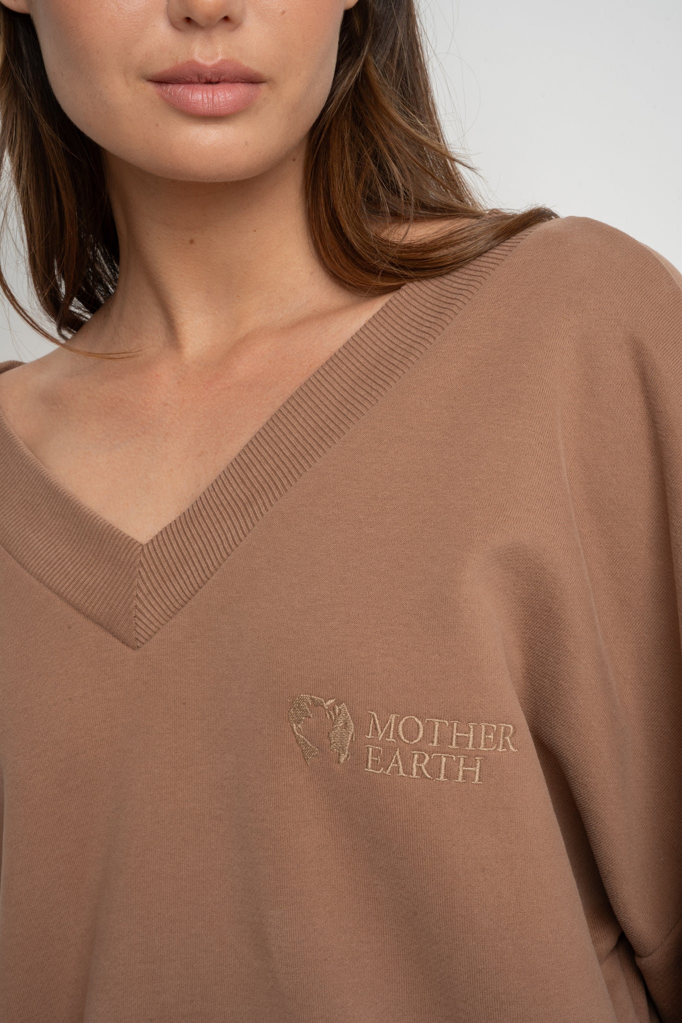 BROWN OVERSIZED V-NECK SWEATSHIRT – BISCOE