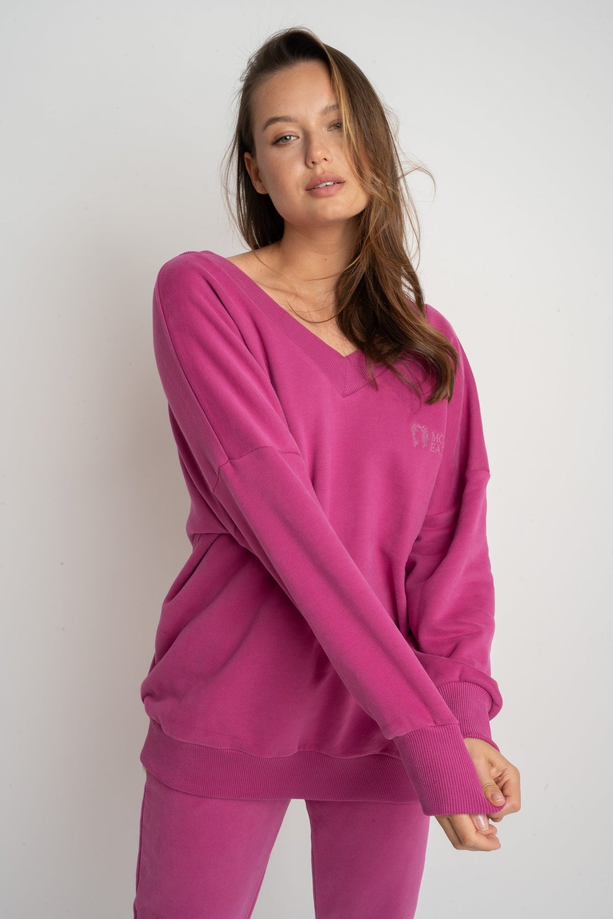 PINK OVERSIZED V-NECK SWEATSHIRT – BISCOE