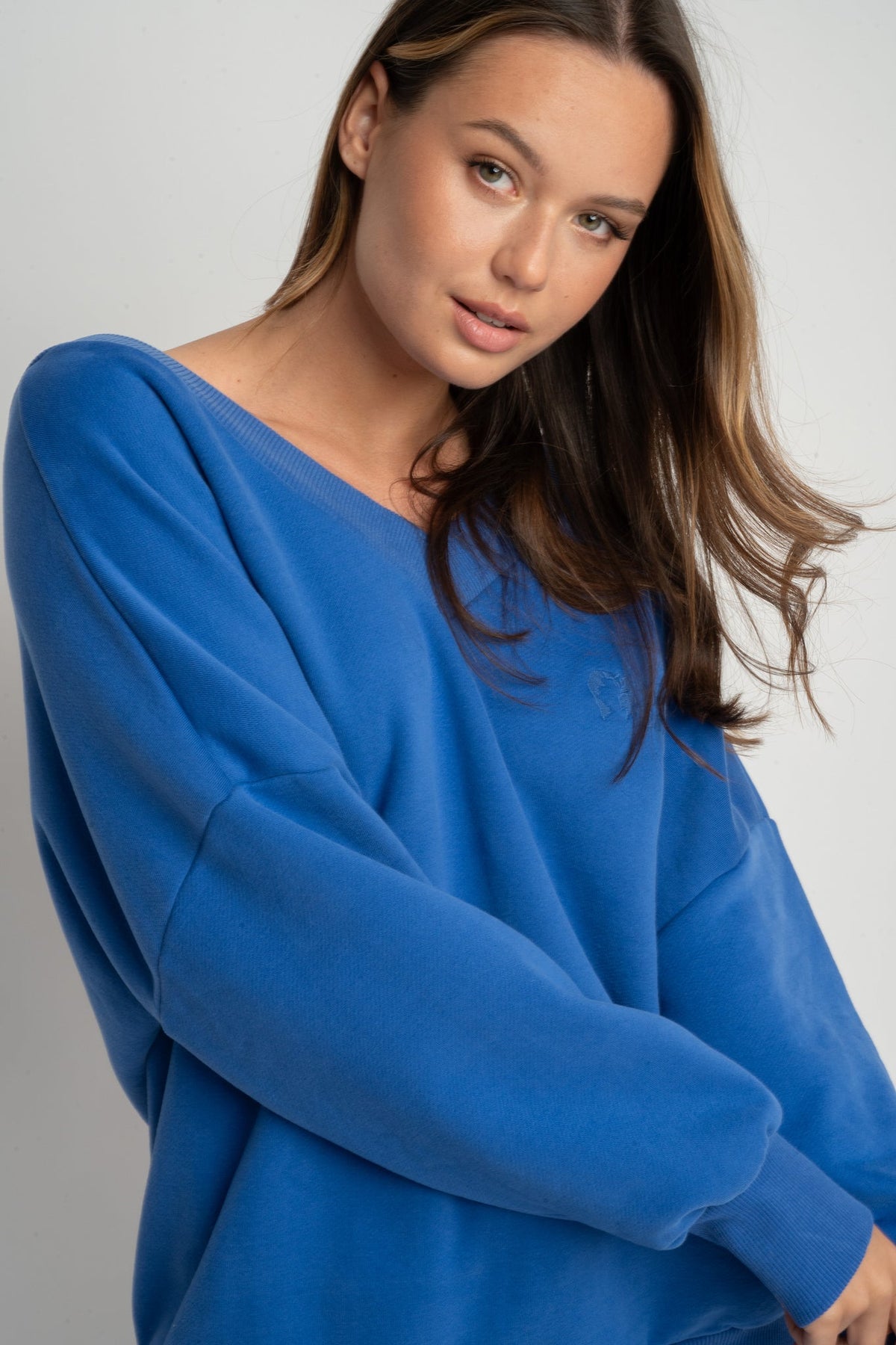 BLUE OVERSIZED V-NECK SWEATSHIRT – BISCOE