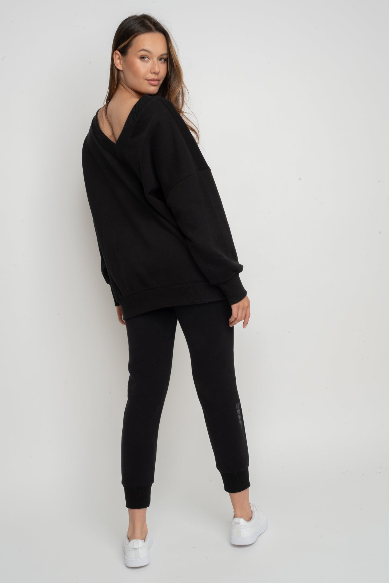 BLACK OVERSIZED V-NECK SWEATSHIRT – BISCOE