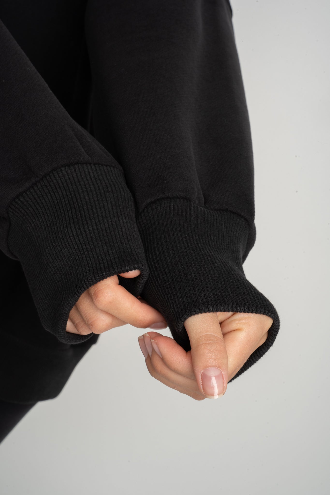 BLACK OVERSIZED V-NECK SWEATSHIRT – BISCOE