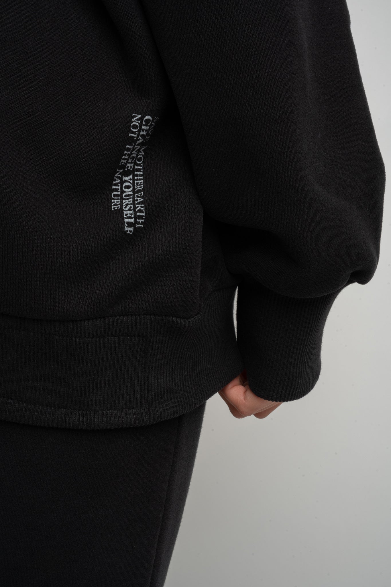 BLACK OVERSIZED V-NECK SWEATSHIRT – BISCOE