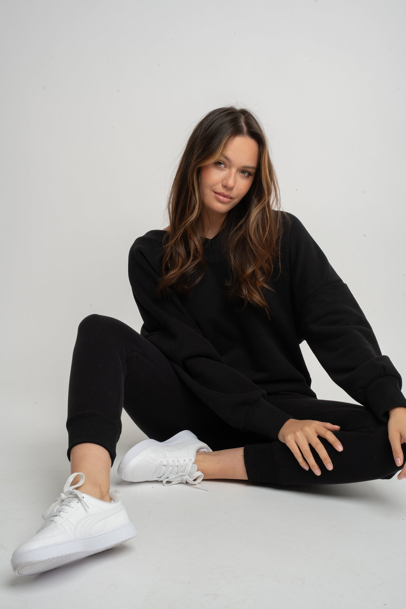 BLACK OVERSIZED V-NECK SWEATSHIRT – BISCOE