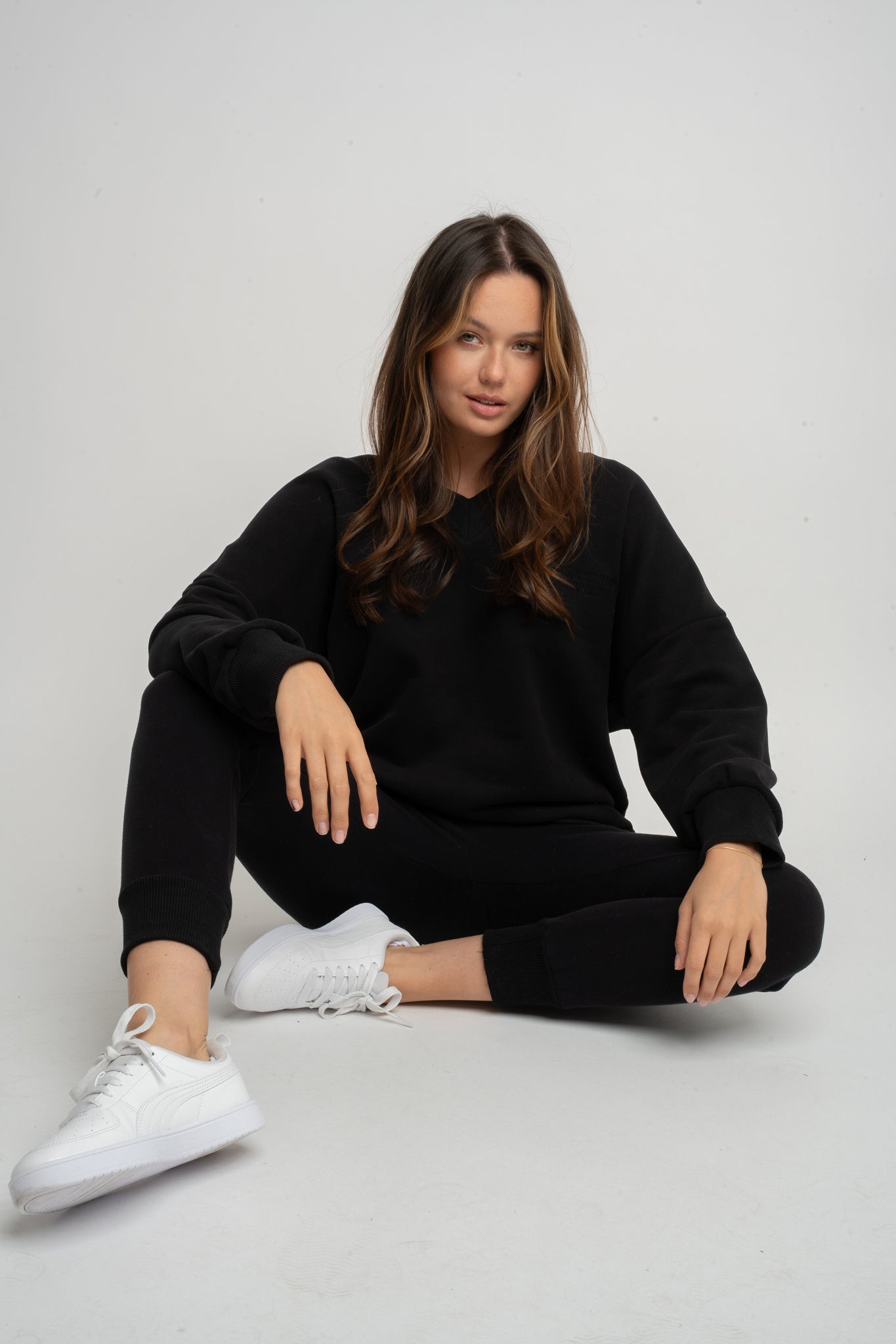 BLACK OVERSIZED V-NECK SWEATSHIRT – BISCOE