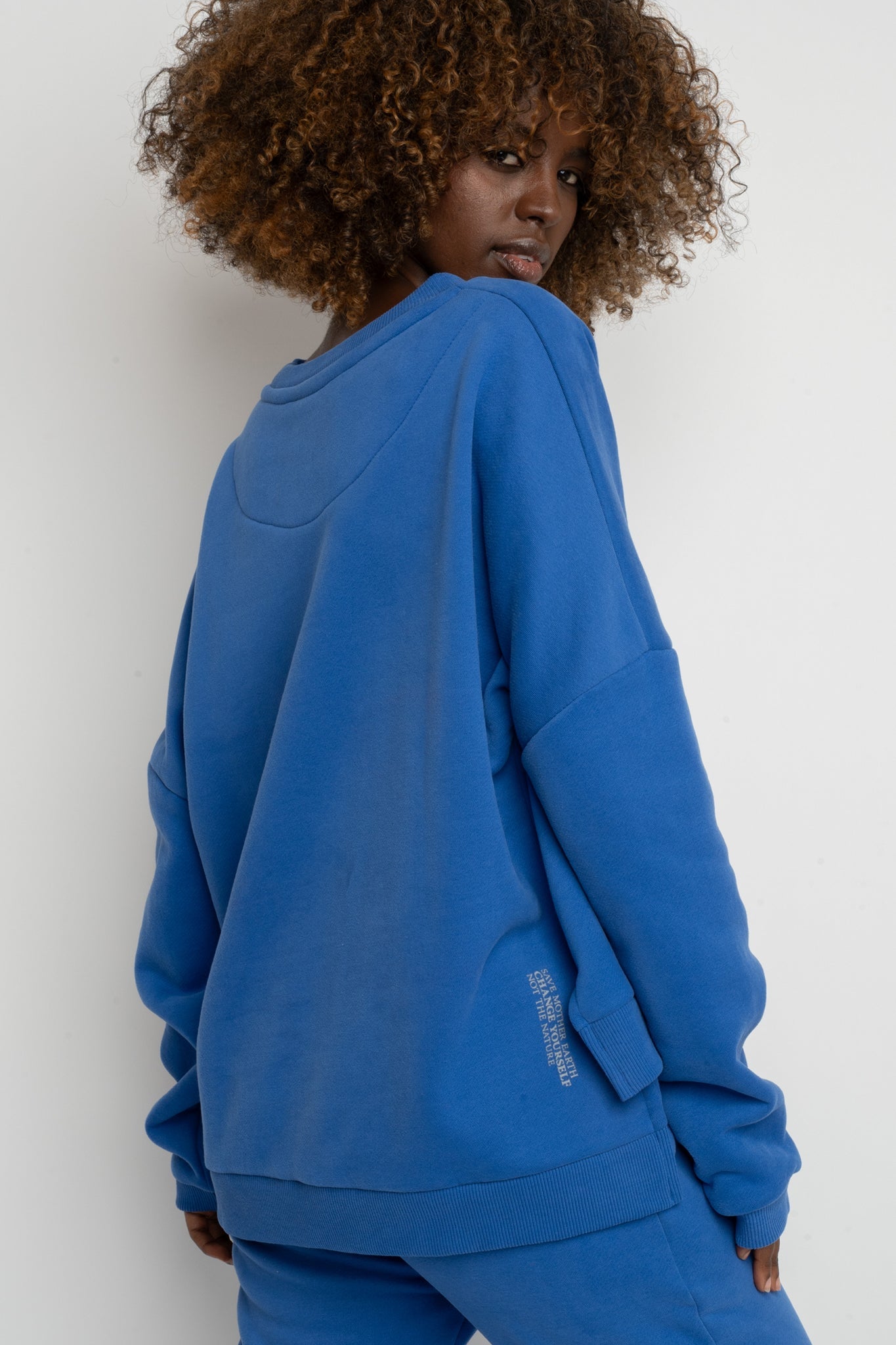 REGULAR FIT SWEATSHIRT WITH A LONGER BACK BLUE - COOK