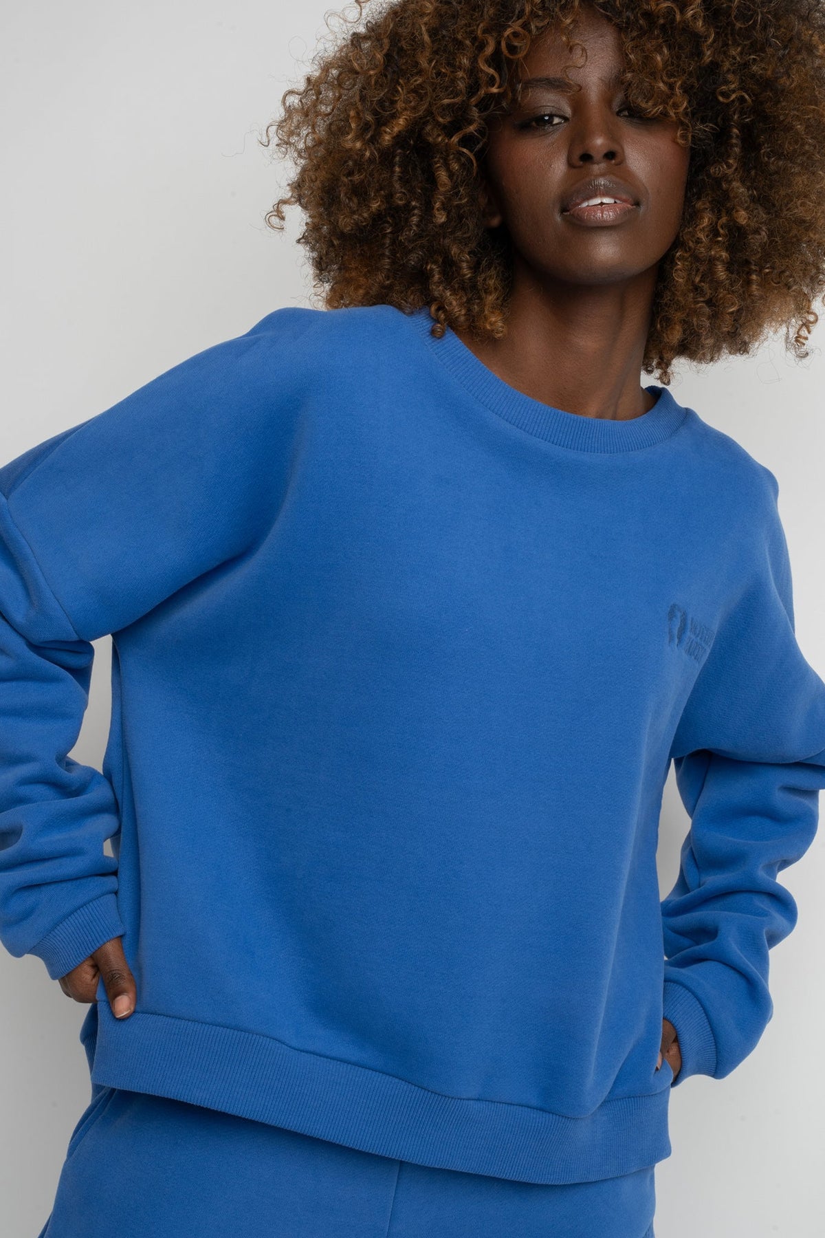 REGULAR FIT SWEATSHIRT WITH A LONGER BACK BLUE - COOK
