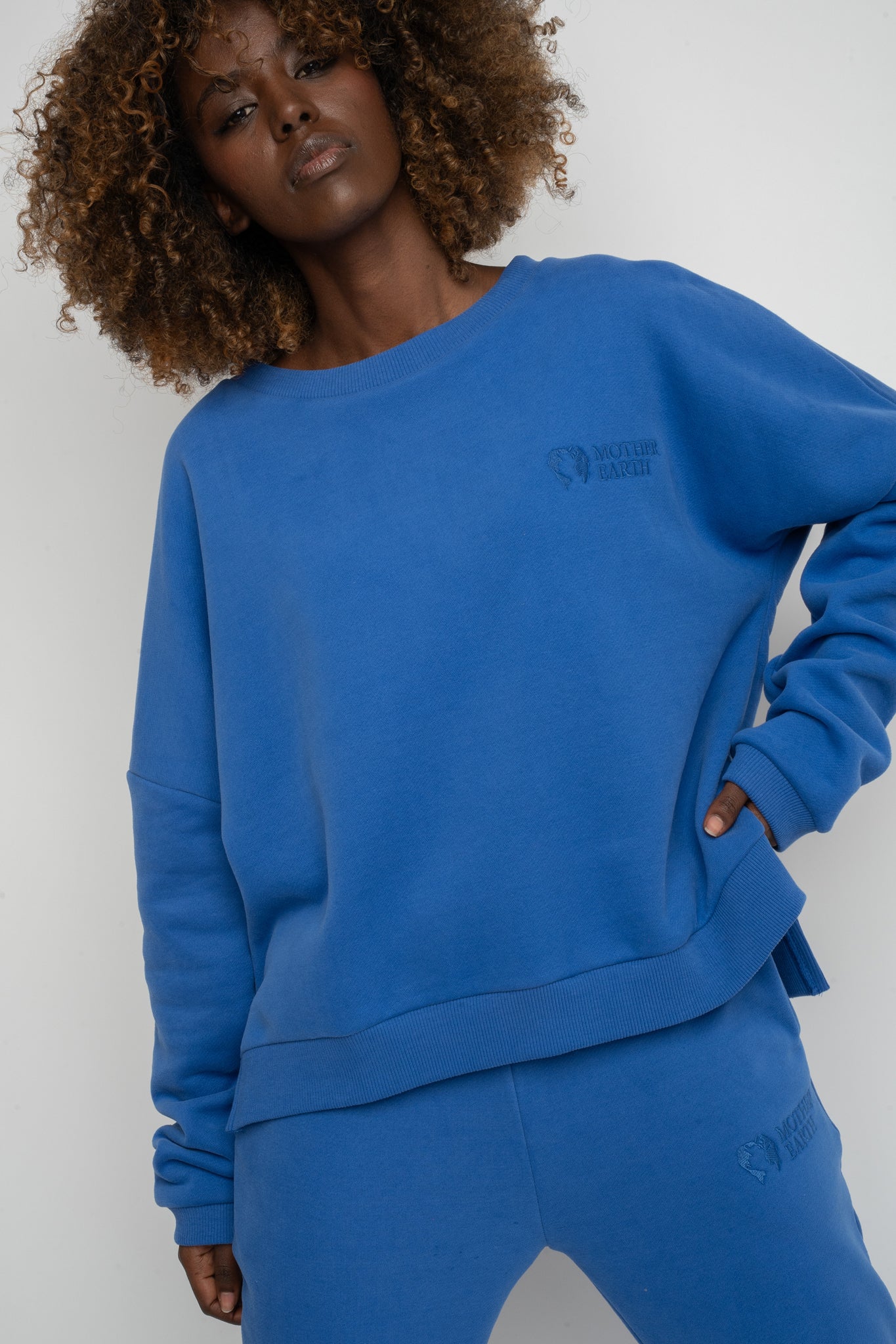 REGULAR FIT SWEATSHIRT WITH A LONGER BACK BLUE - COOK