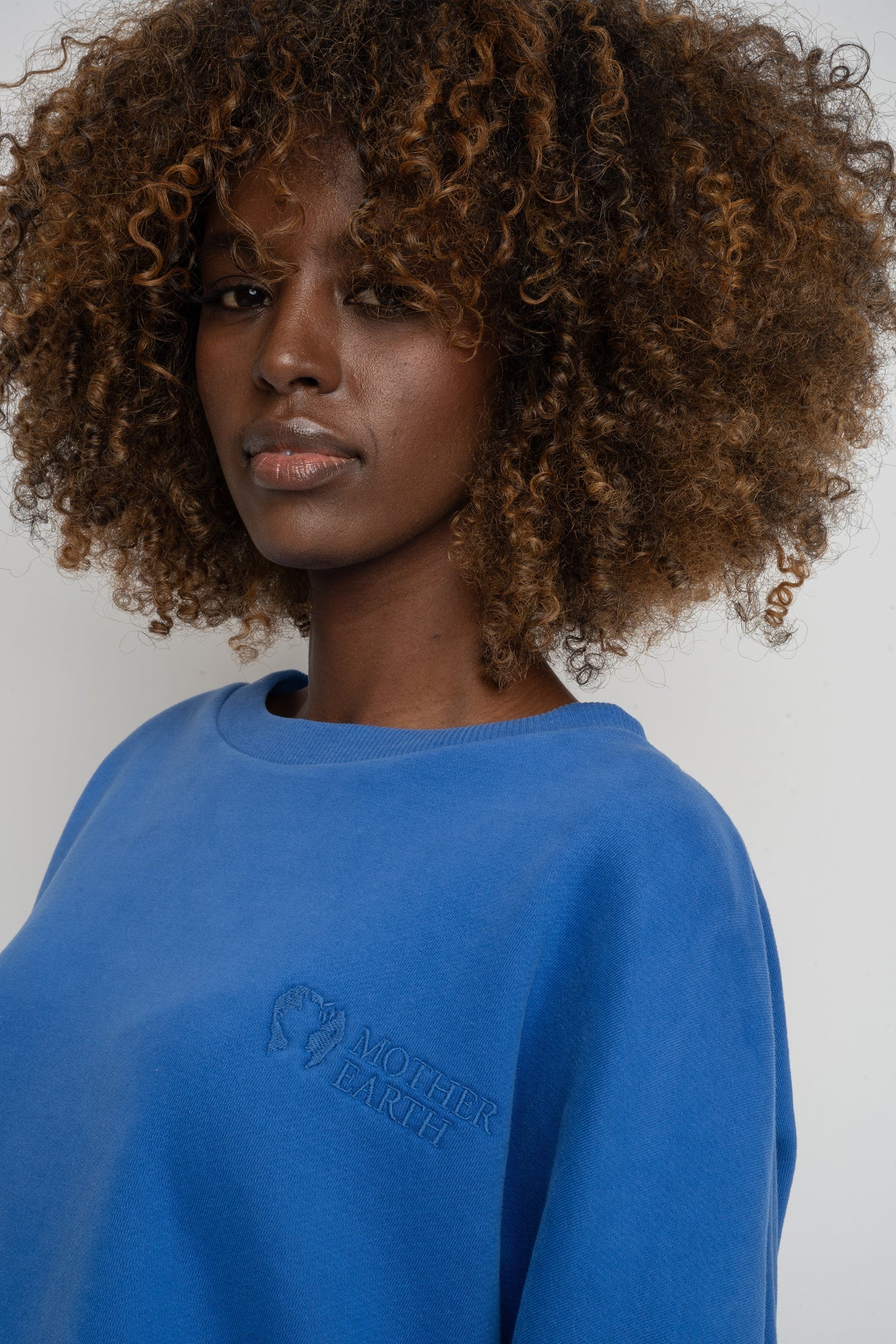 REGULAR FIT SWEATSHIRT WITH A LONGER BACK BLUE - COOK