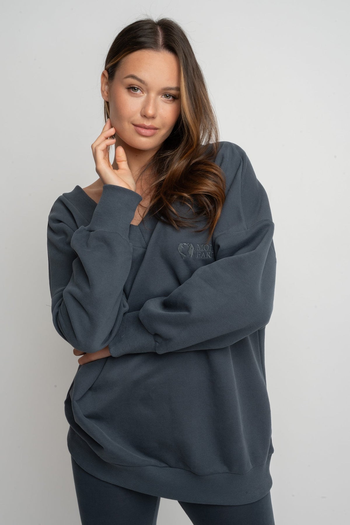 GRAPHITE OVERSIZED V-NECK SWEATSHIRT – BISCOE