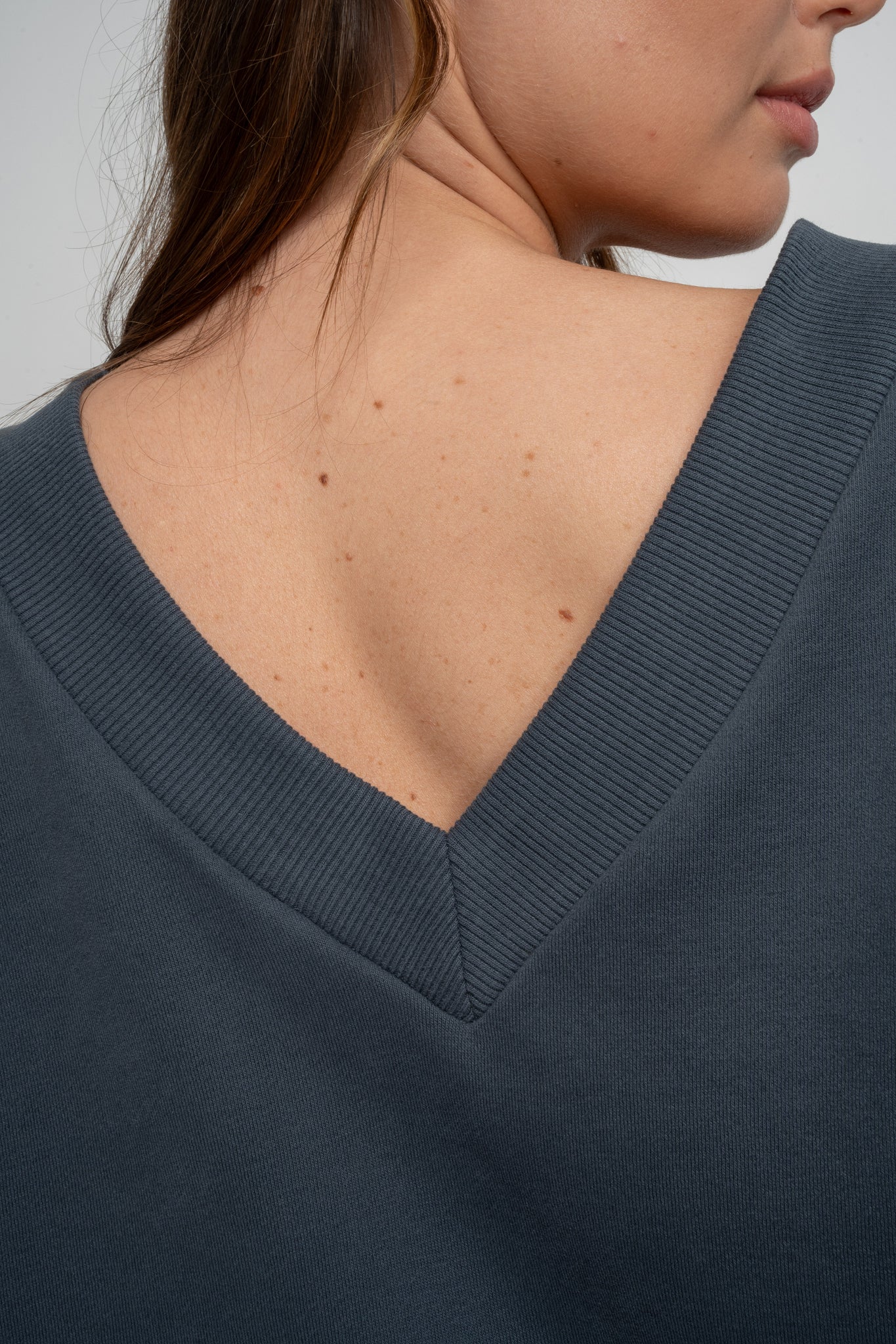 GRAPHITE OVERSIZED V-NECK SWEATSHIRT – BISCOE